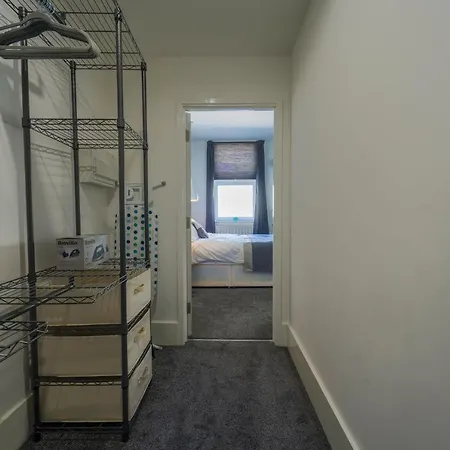 Captivating 1-Bed Apartment Merthyr Tydfil - Exterior photo