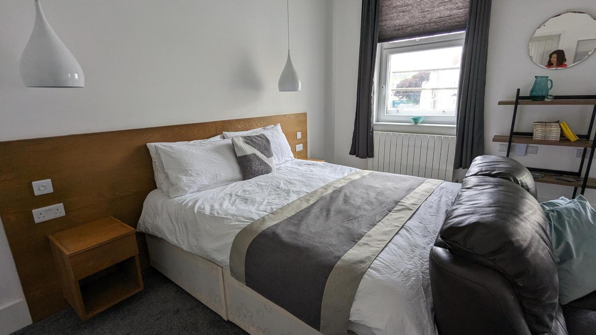 Captivating 1-bed - * Merthyr Tydfil